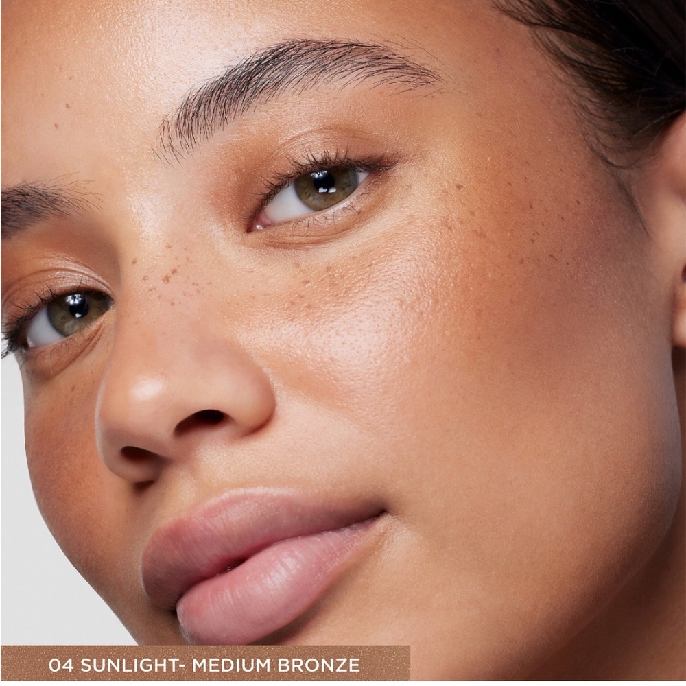 Laura Mercier Tinted Moisturizer Bronzer - Picture 2 of 8